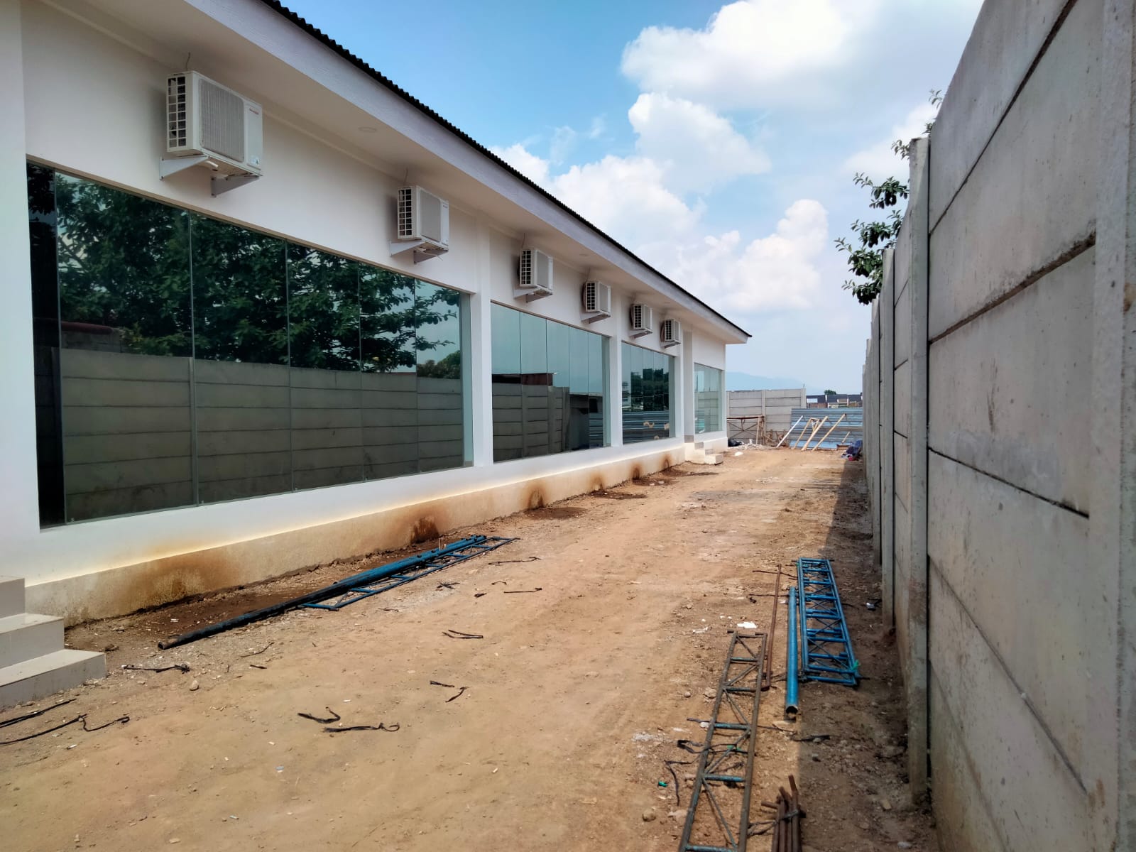 Kaca Film Gelap Ruko Exterior