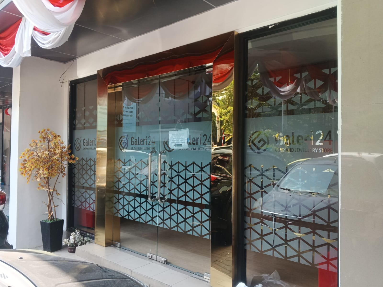 Stiker Cutting Pintu Toko