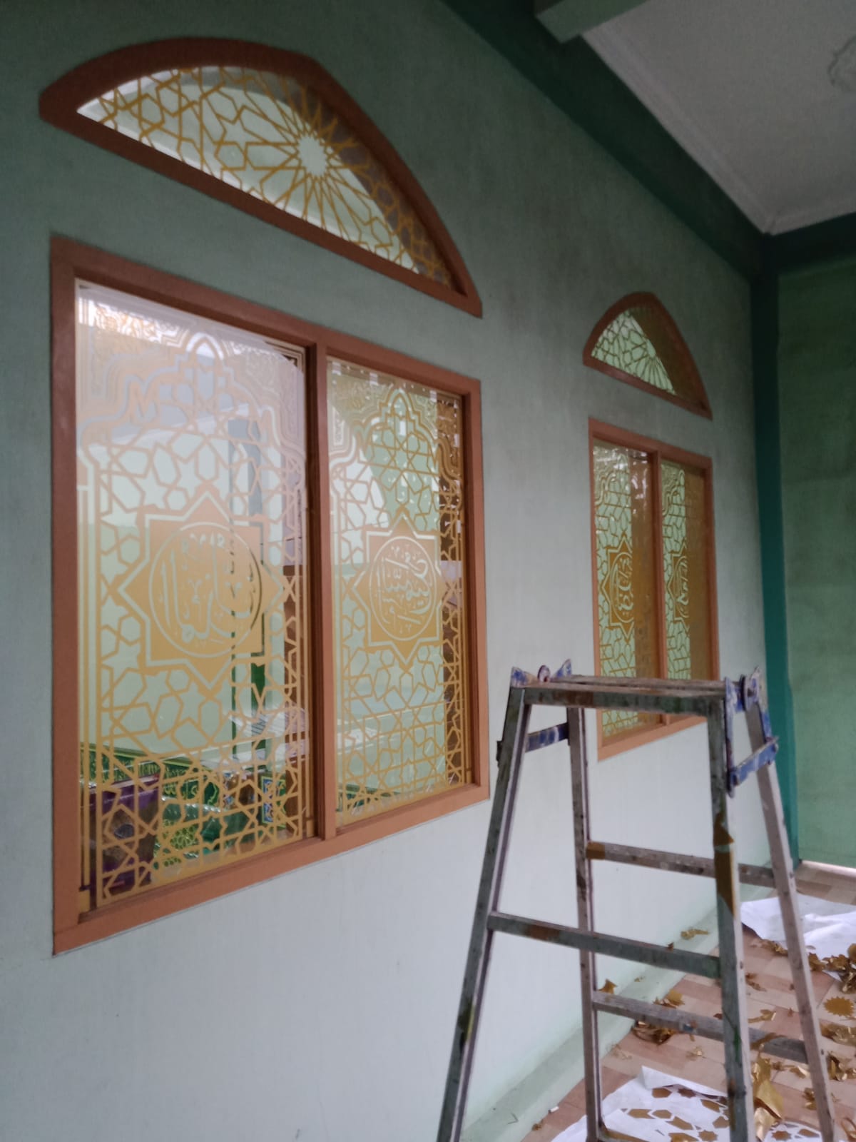 Stiker Kaligrafi Emas Masjid