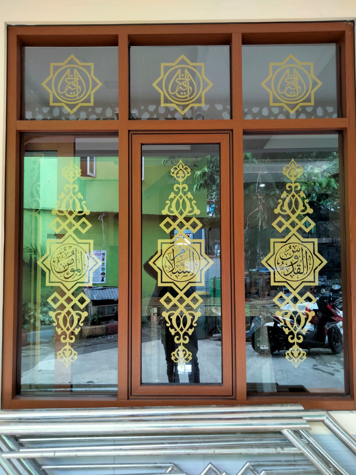 Stiker Kaligrafi Pintu Masjid